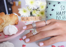 Load image into Gallery viewer, Dots Midi Ring
